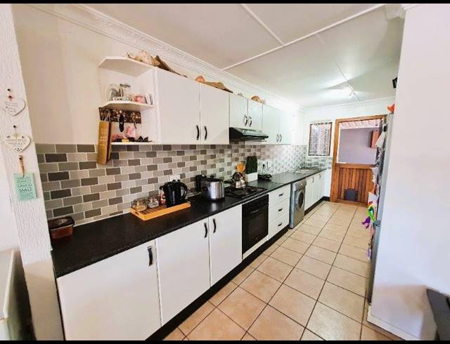 3 BEDROOM SIMPLEX SOLD IN THE WOLDS